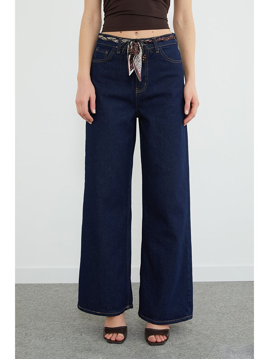 Lacivert Kemer Detaylı Yüksek Bel Jean-4