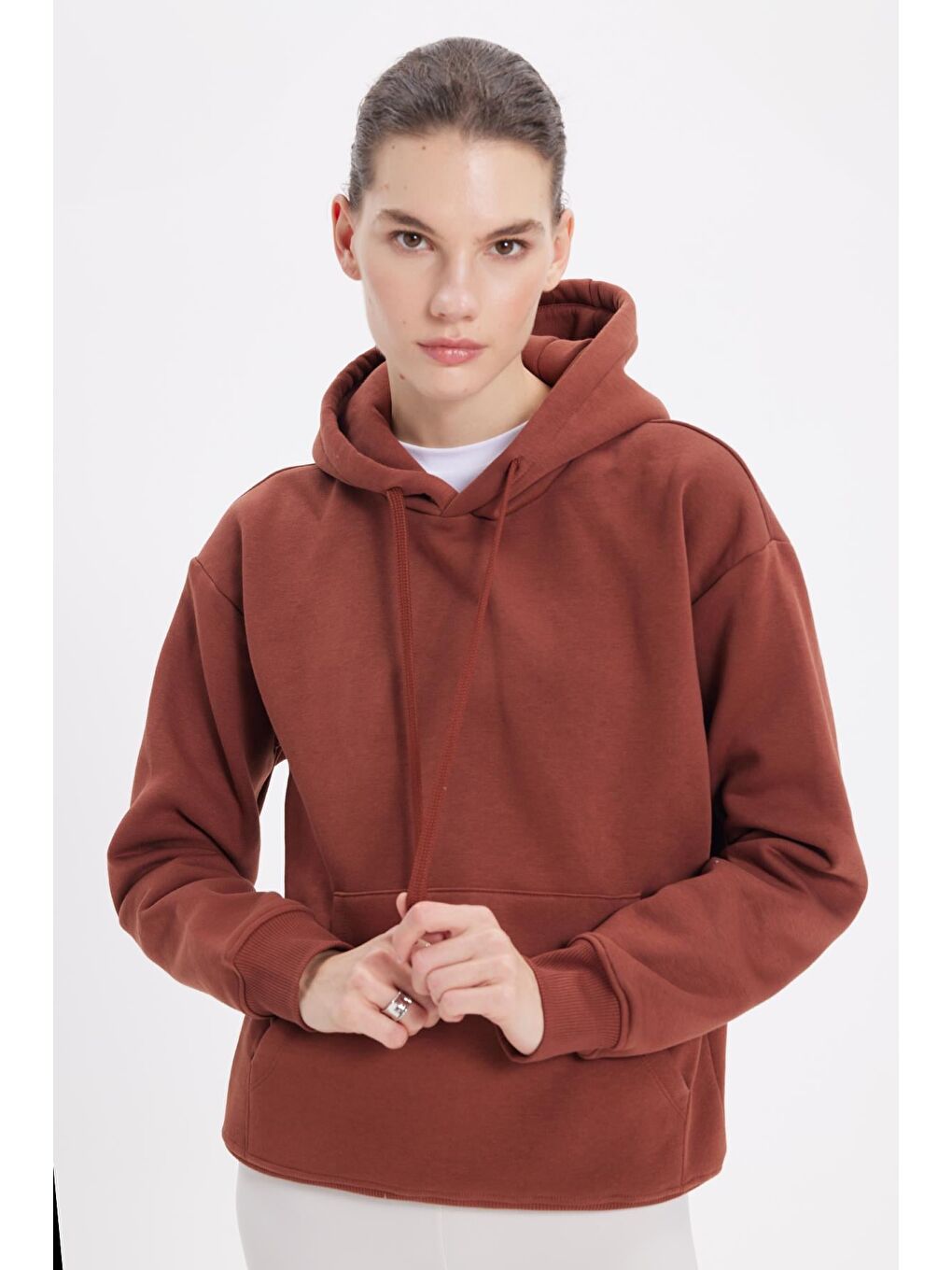Kadın Oversize Geniş Kesim Pamuklu Yumuşak Dokulu İçi Polarlı Basic Kahverengi Kapüşonlu Sweatshirt