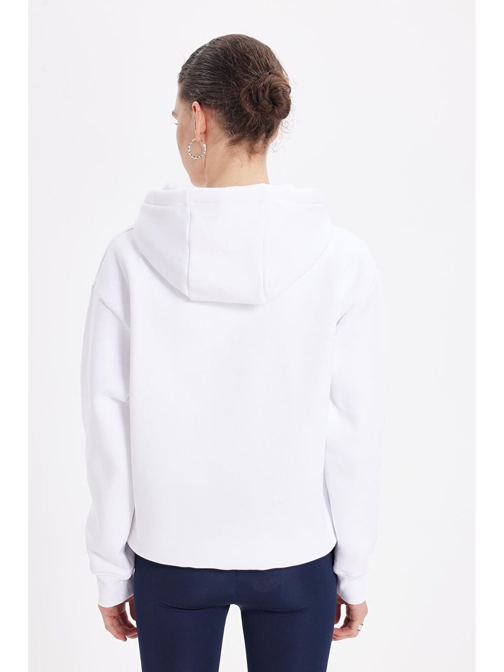Kadın Oversize Geniş Kesim Pamuklu Yumuşak Dokulu İçi Polarlı Basic Beyaz Kapüşonlu Sweatshirt-7