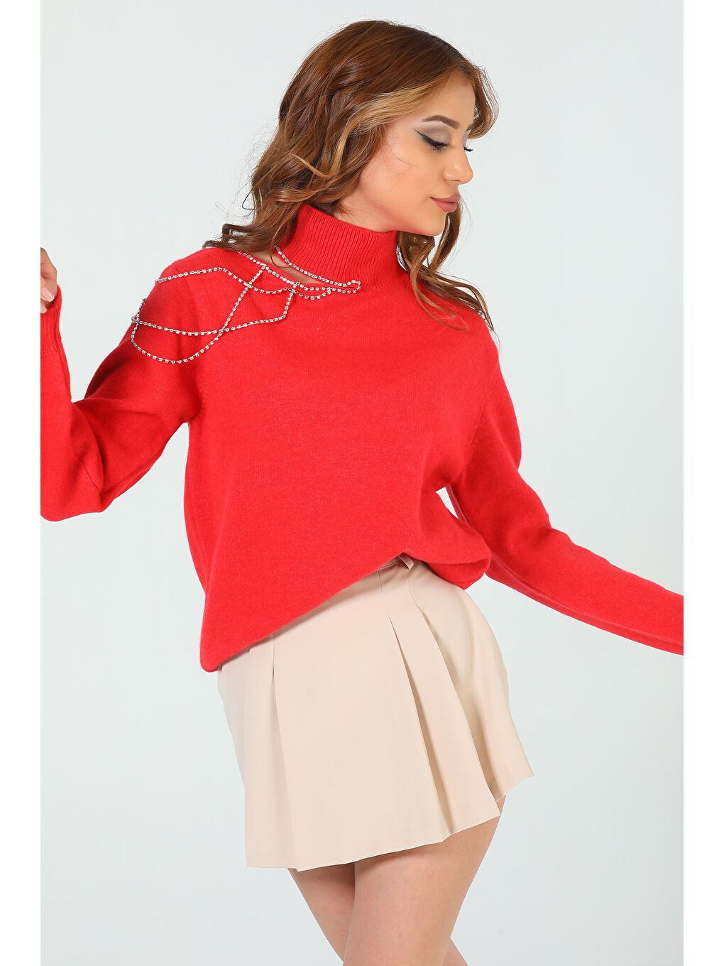 Kırmızı Kadın Balıkçı Yaka Boyun Dekolteli Aksesuar Detaylı Salaş Triko Bluz-2