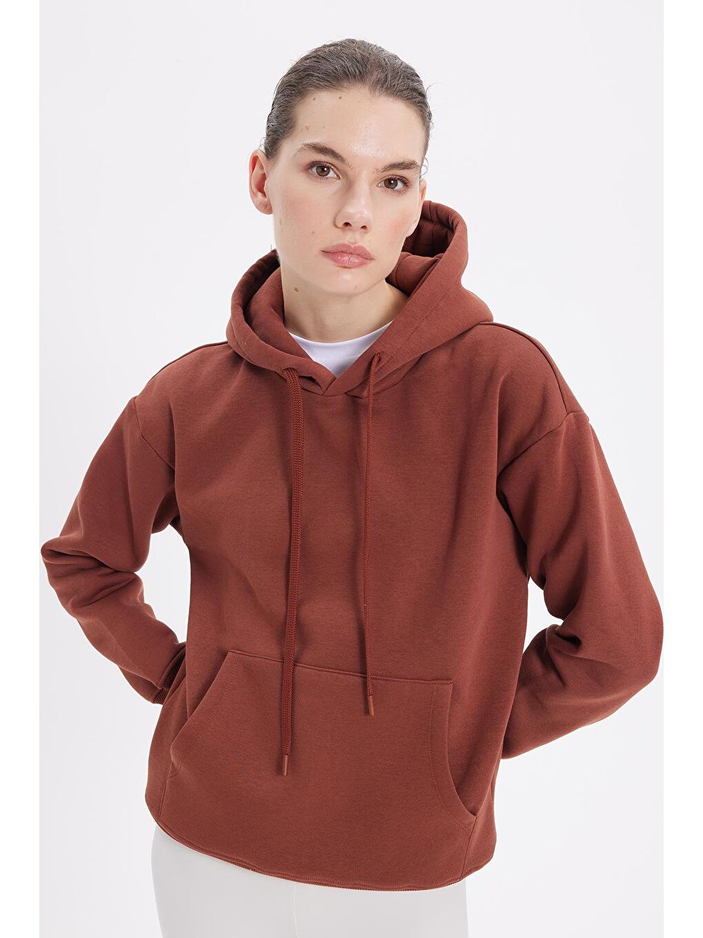 Kadın Oversize Geniş Kesim Pamuklu Yumuşak Dokulu İçi Polarlı Basic Kahverengi Kapüşonlu Sweatshirt-4
