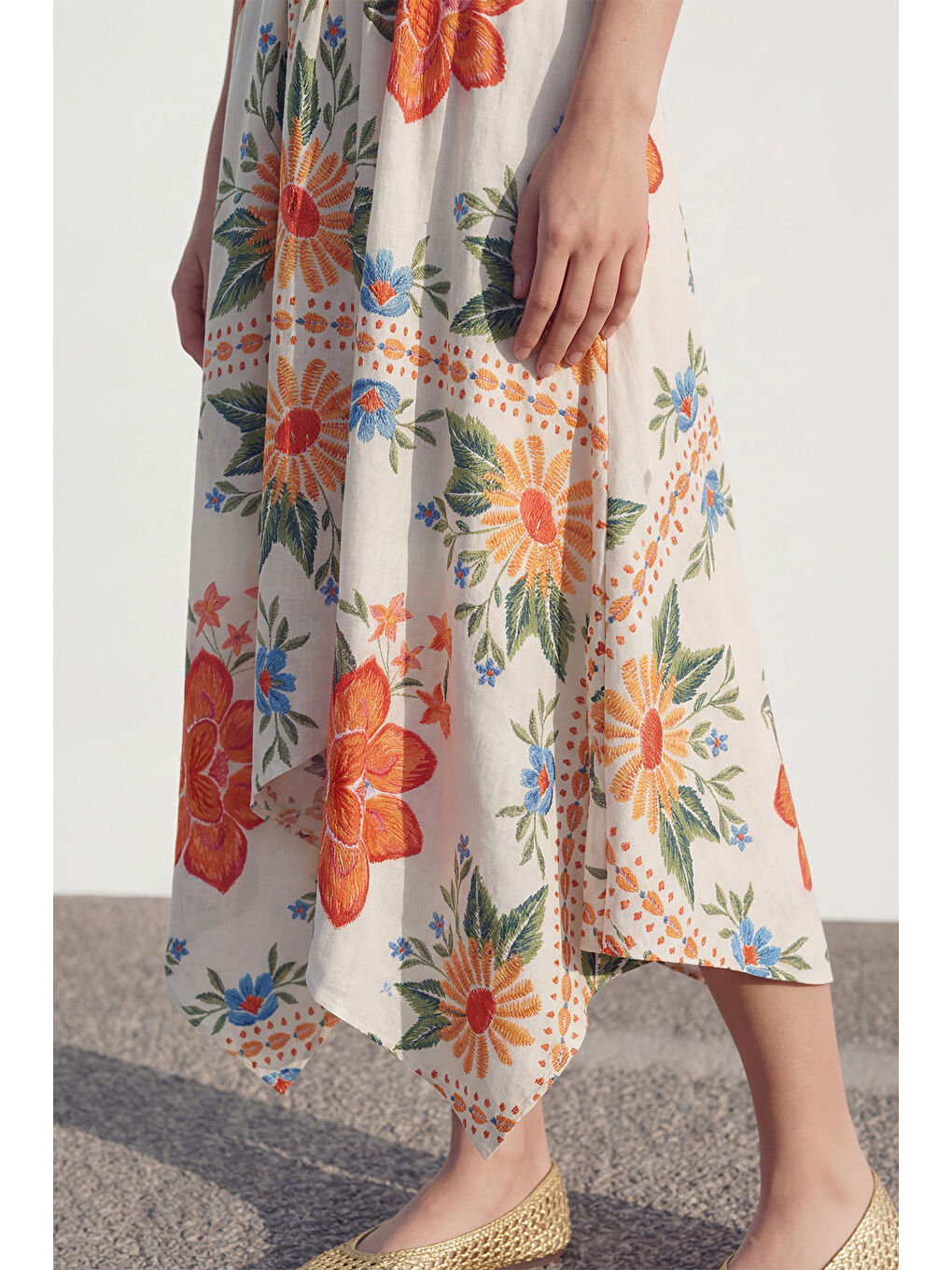Ekru Çiçek Desenli Asimetrik Midi Etek Krem-1