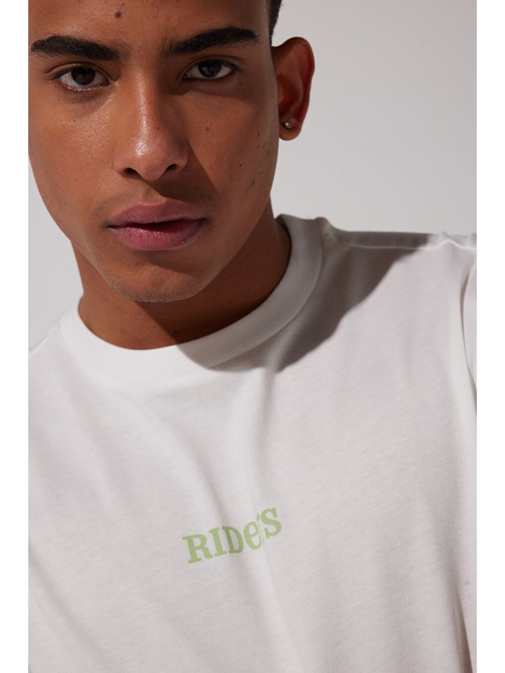 Loose Fit %100 Pamuk Bisiklet Yaka Beyaz Tişört-1