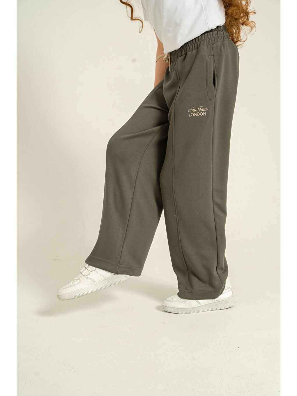 Haki New Team London Nakışlı Yumuşak Dokulu - Comfort Kumaş Kız Çocuk Eşofman Altı-1