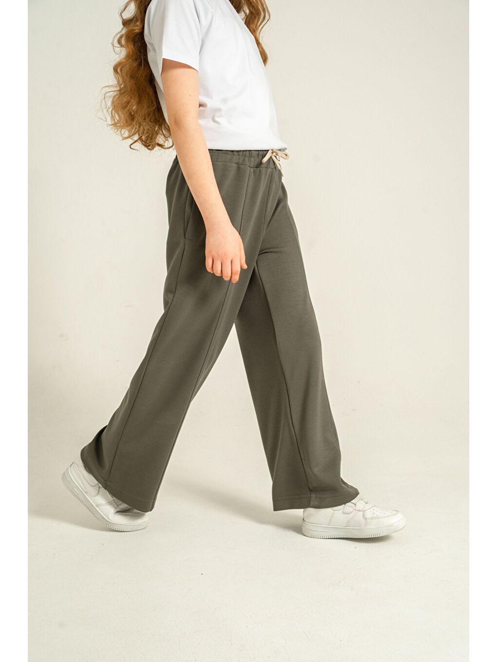 Haki New Team London Nakışlı Yumuşak Dokulu - Comfort Kumaş Kız Çocuk Eşofman Altı-2