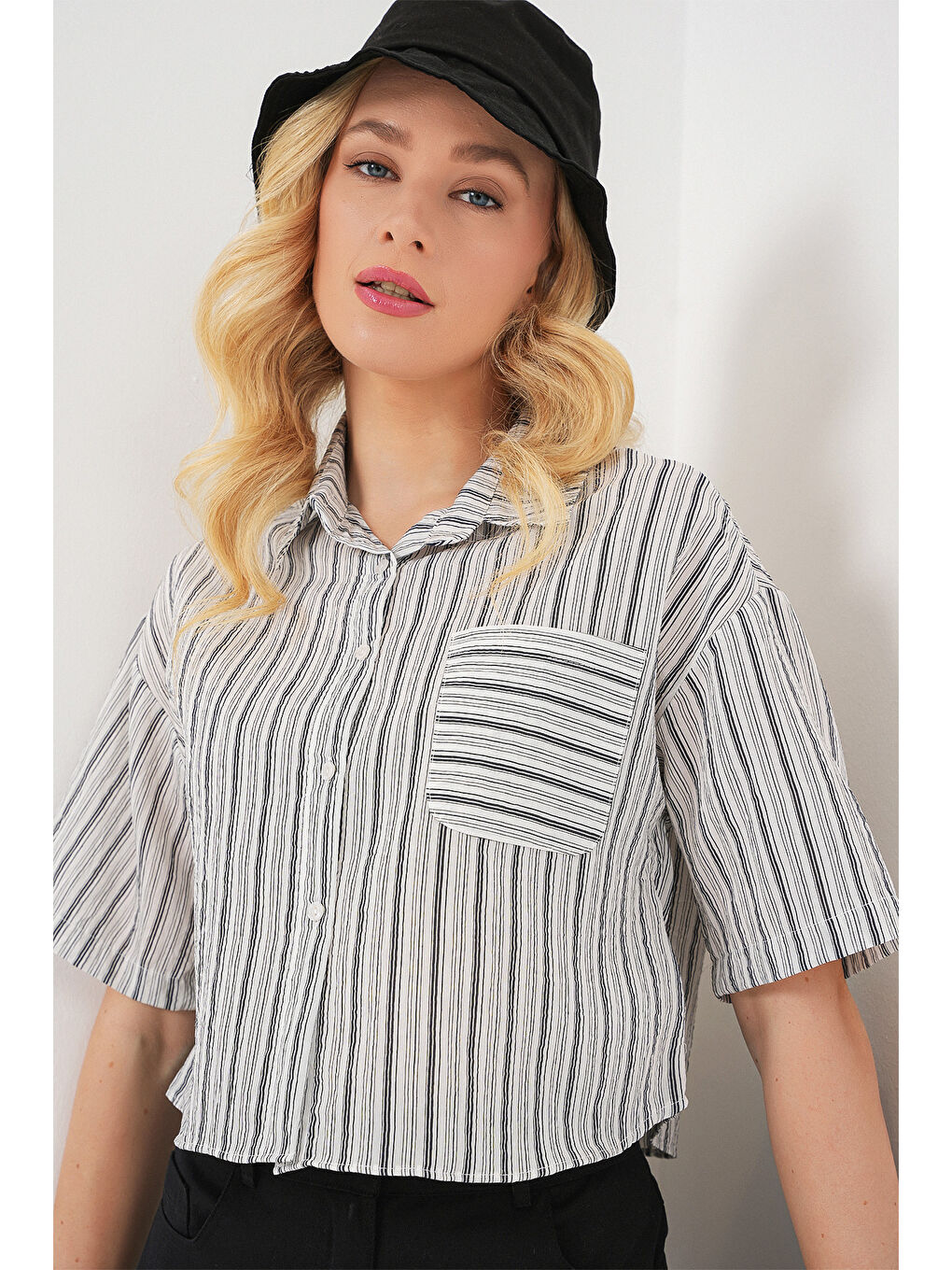 Kadın Çizgili Crop Gömlek 20342 - Siyah-3