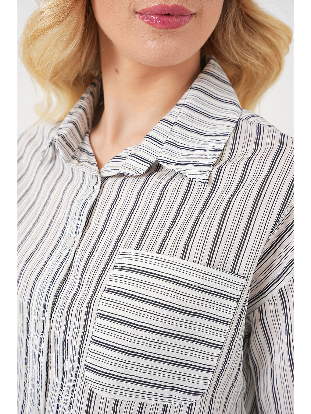 Kadın Çizgili Crop Gömlek 20342 - Siyah-4