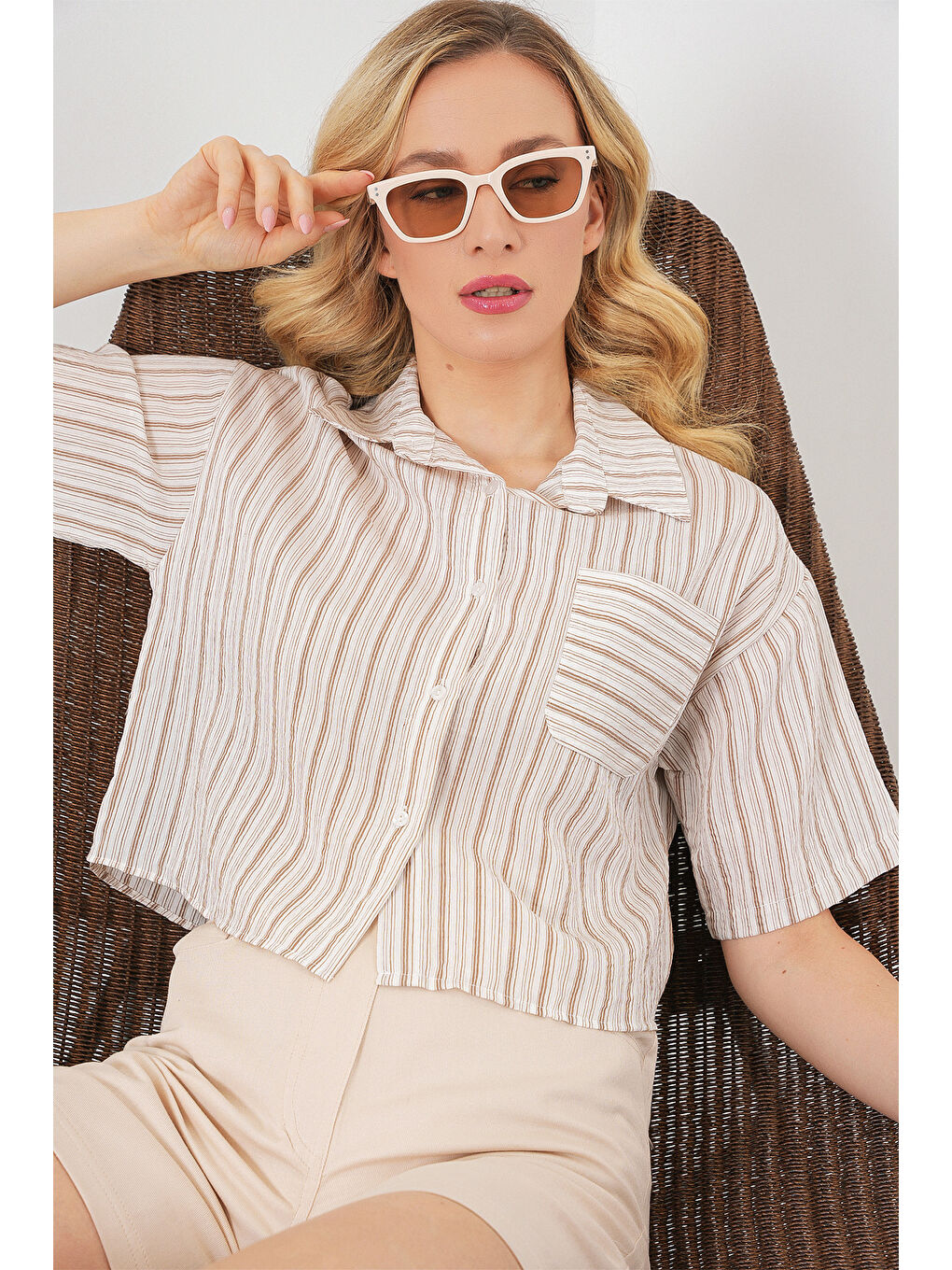 Kadın Çizgili Crop Gömlek 20342 - Bej-1