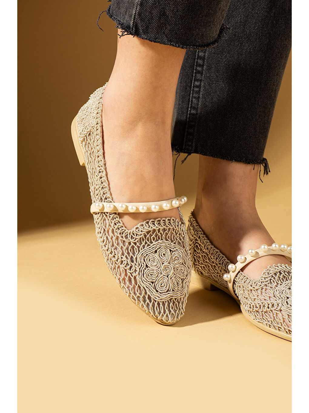 Bej Çiçek Nakışlı İncili Rahat Taban Kadın Babet 81-120-25Nakış-2