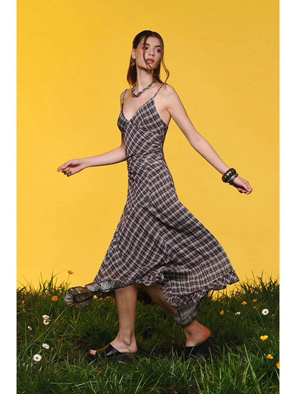 Asimetrik Drapeli Ekose Midi Elbise Siyah-1