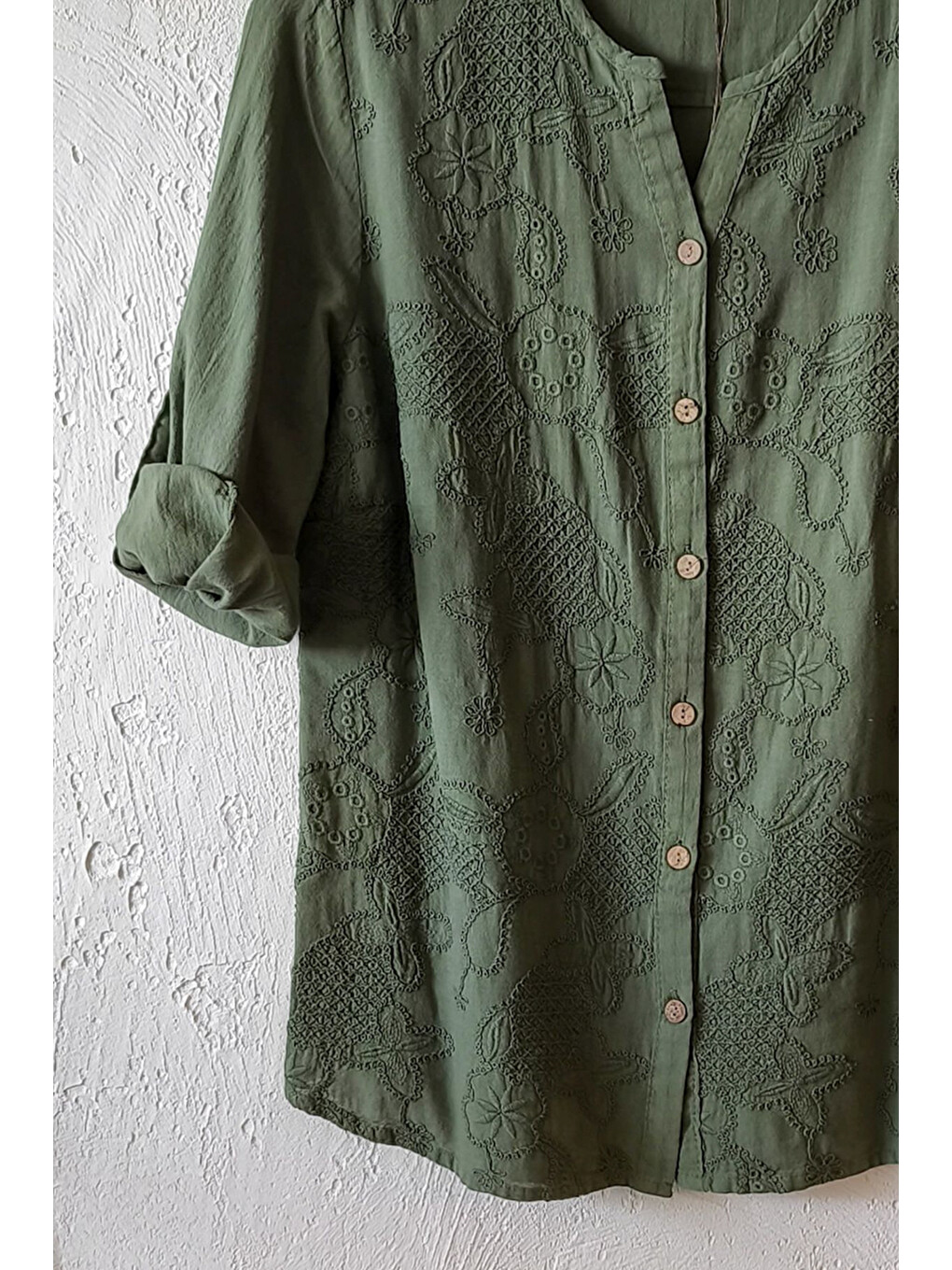 Haki Hakim Yaka Düğmeli 3/4 Kol Brodeli Yırtmaçlı Casual Pamuklu Oversize Dokuma Gömlek 73 60-1