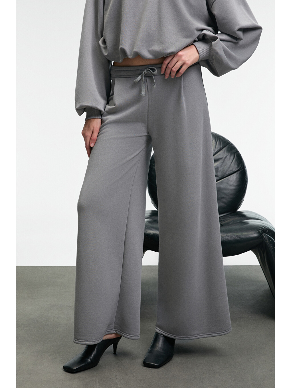 Ormıra Kadın Oversize Fit Yanları Cepli Lastikli Bel Gri Eşofman Altı-3