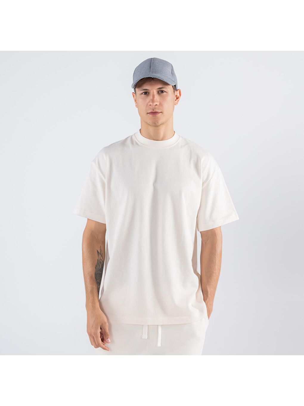 Erkek Kırık Beyaz %100 Koton Bisiklet Yaka Oversize Tişört