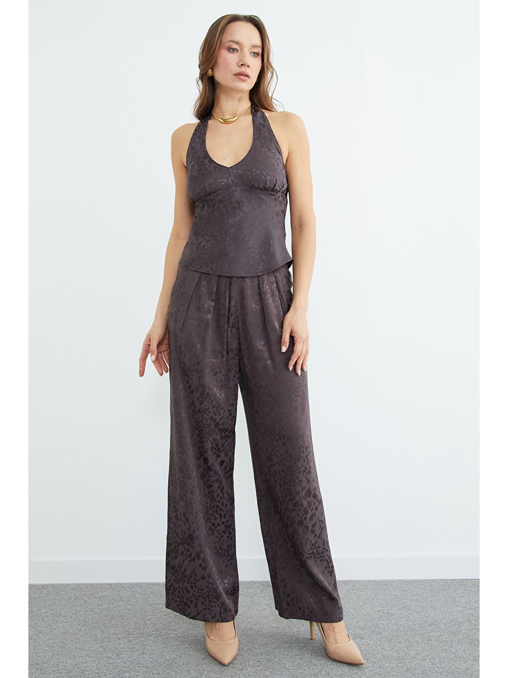 Kahverengi Leopar Desenli Boyundan Bağlamalı Saten Bluz-1