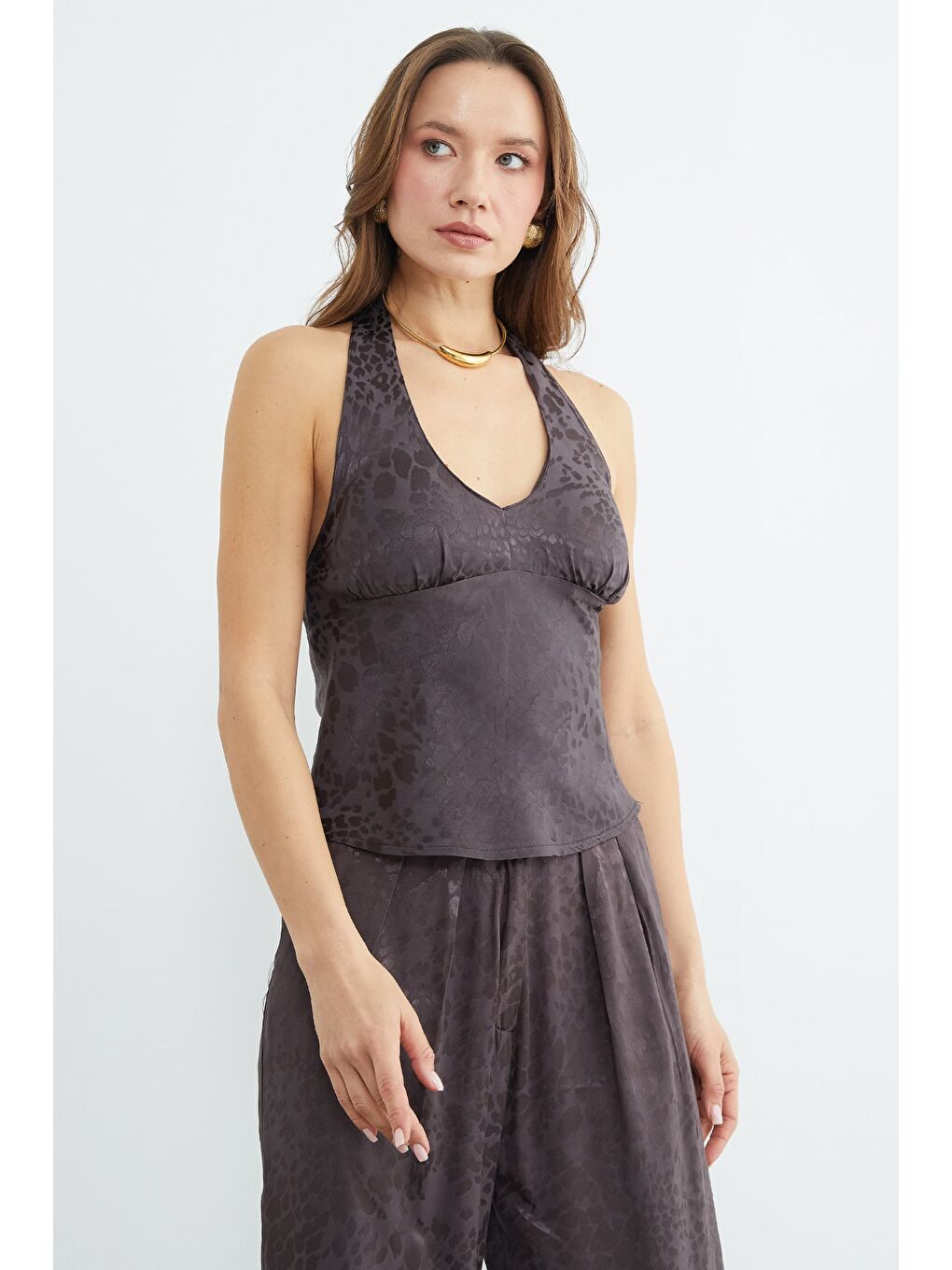 Kahverengi Leopar Desenli Boyundan Bağlamalı Saten Bluz-2