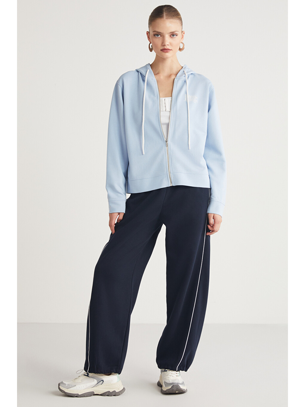 Aıtana Kadın Relaxed Kapüşonlu Fermuarlı Sırt Baskı Detaylı Açık Mavi Sweatshirt-2