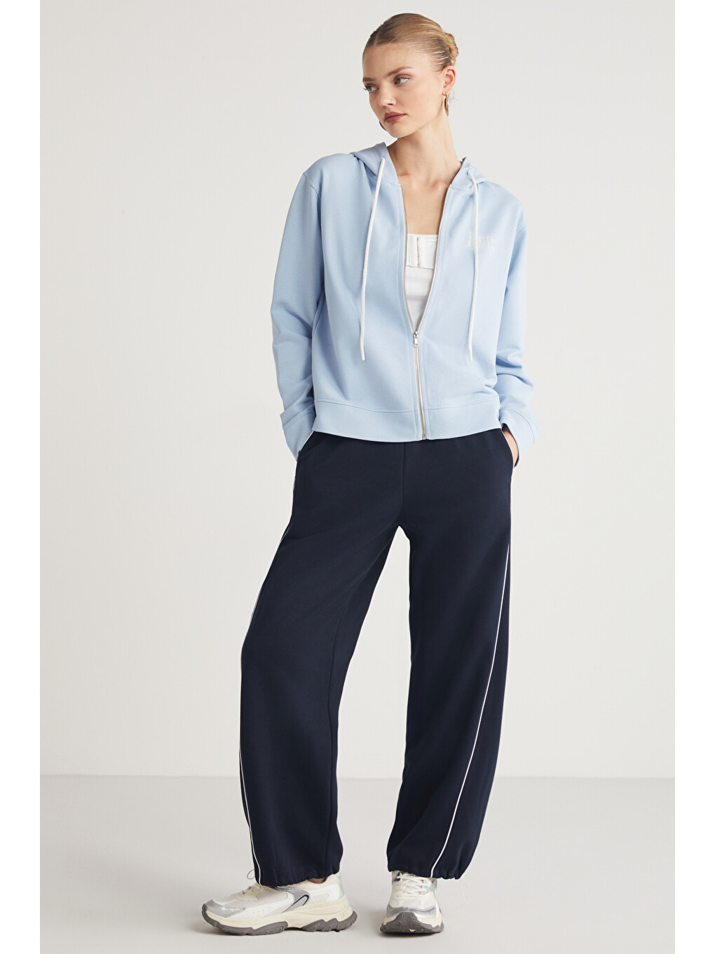 Aıtana Kadın Relaxed Kapüşonlu Fermuarlı Sırt Baskı Detaylı Açık Mavi Sweatshirt-4