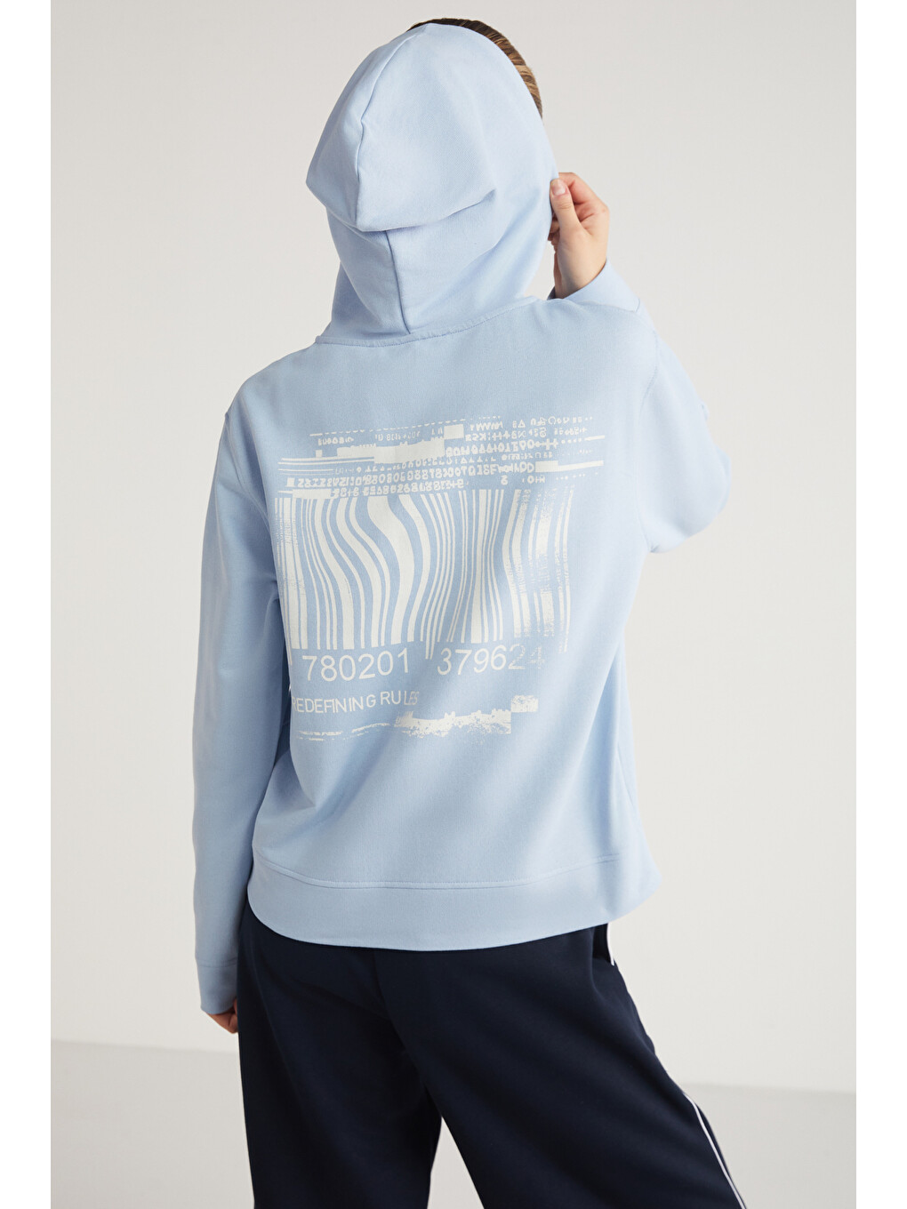 Aıtana Kadın Relaxed Kapüşonlu Fermuarlı Sırt Baskı Detaylı Açık Mavi Sweatshirt-5