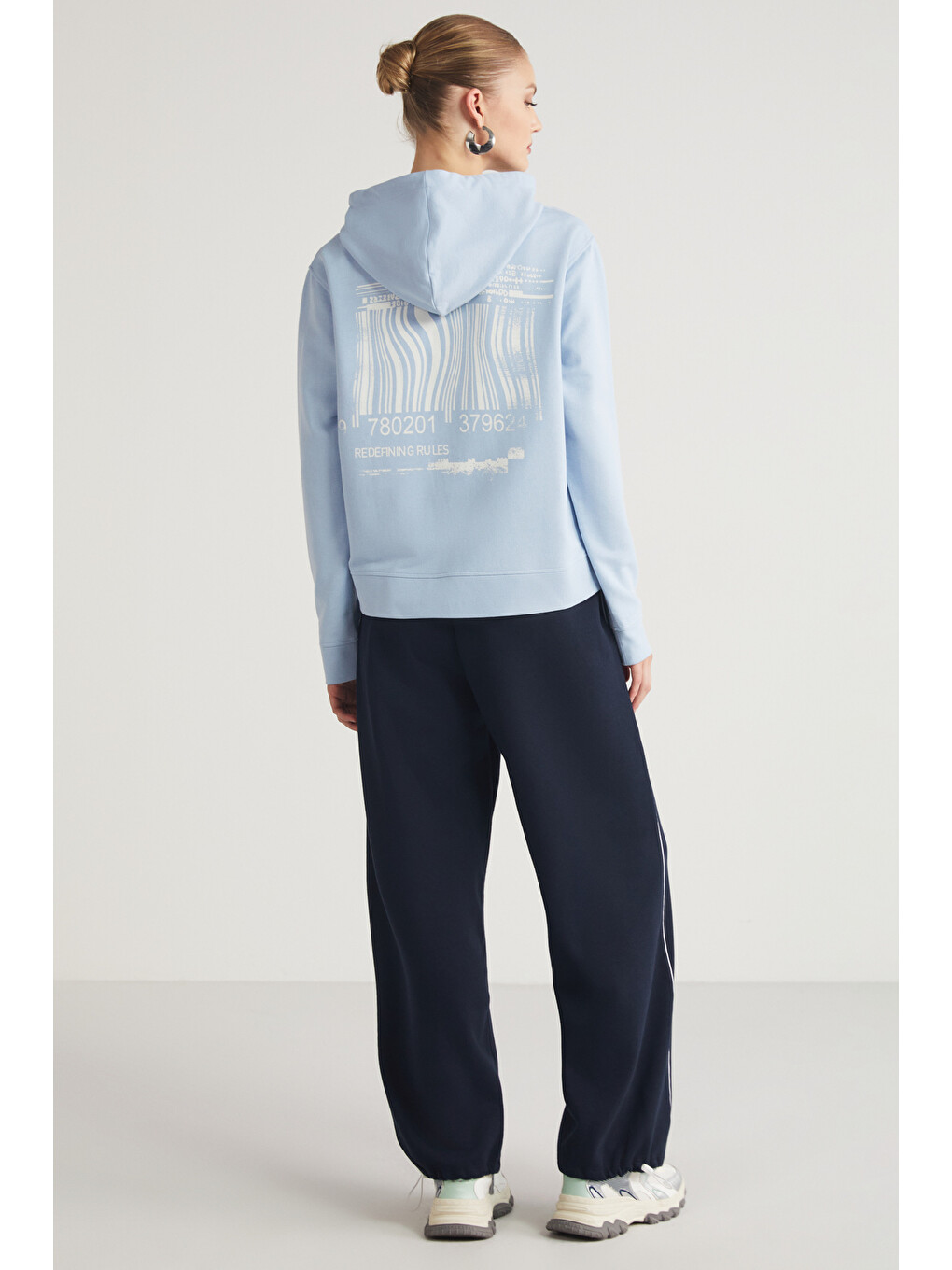 Aıtana Kadın Relaxed Kapüşonlu Fermuarlı Sırt Baskı Detaylı Açık Mavi Sweatshirt-6