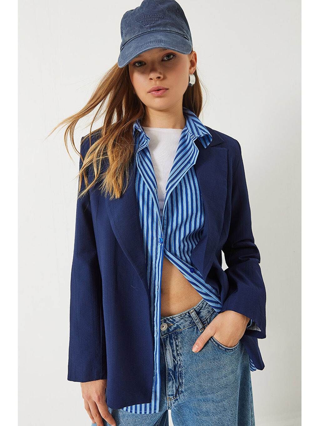 Lacivert Kadın Vatkalı Astarı Çizgili Çilek Kumaş Blazer Ceket