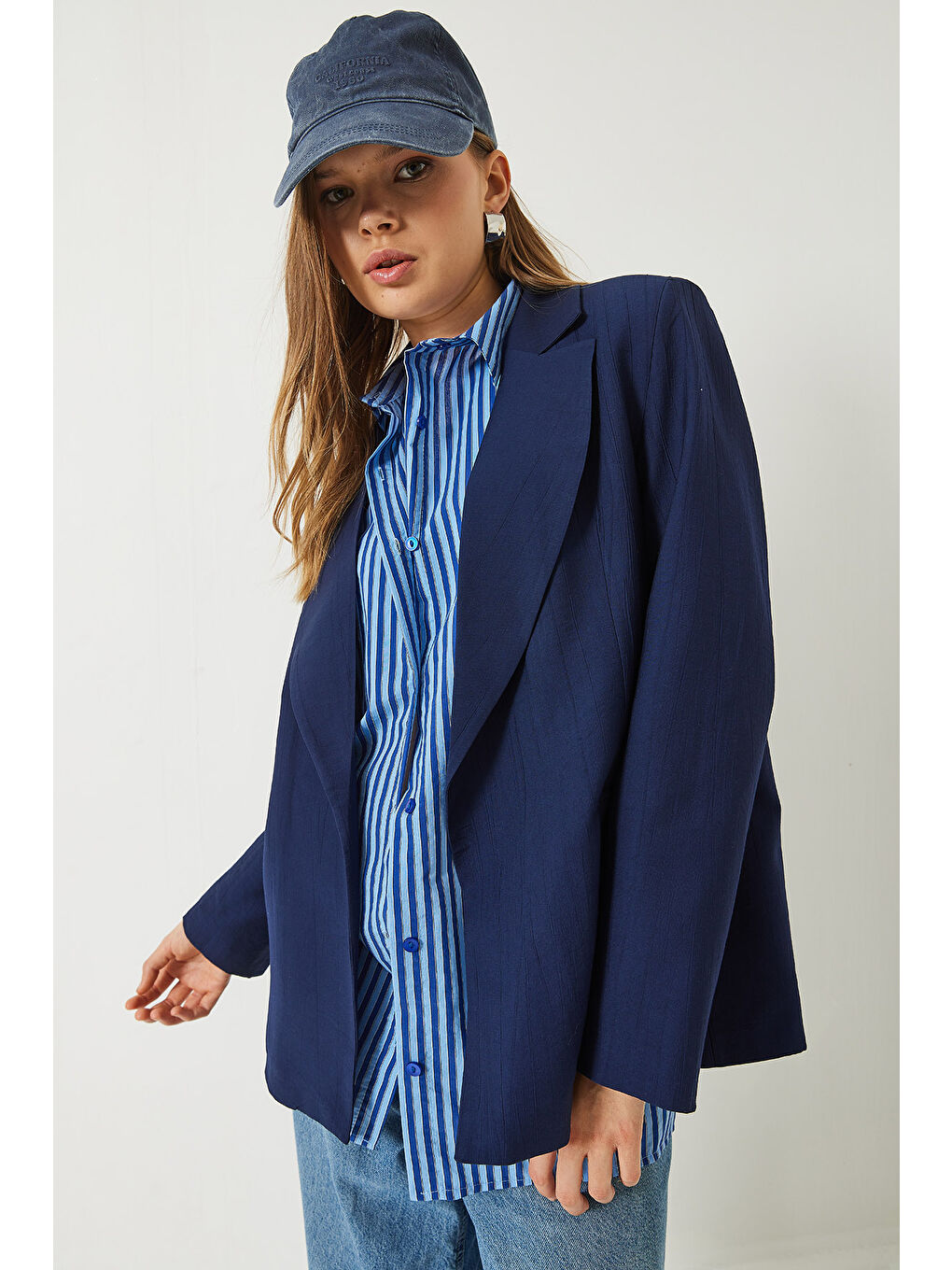 Lacivert Kadın Vatkalı Astarı Çizgili Çilek Kumaş Blazer Ceket-4