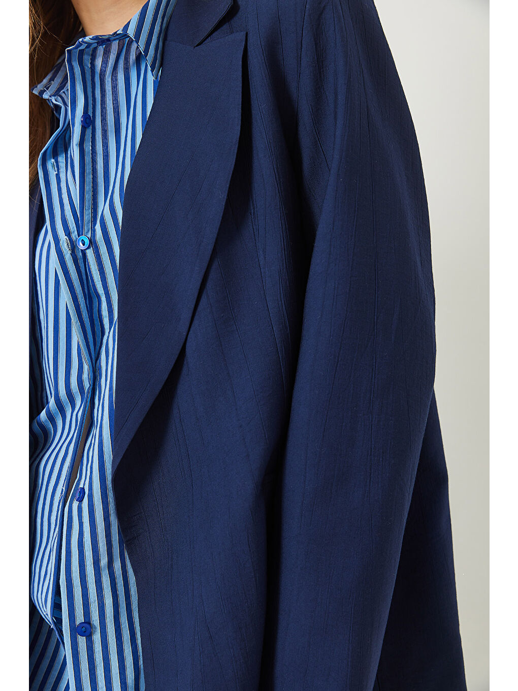 Lacivert Kadın Vatkalı Astarı Çizgili Çilek Kumaş Blazer Ceket-5