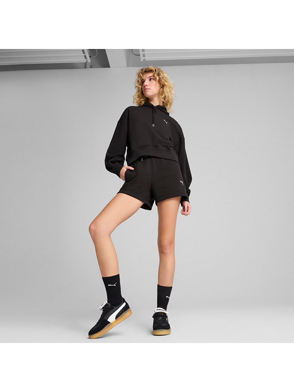 Siyah WARDROBE ESSENTIALS Kadın Geniş Kesim Kısa Kapüşonlu SWEATSHIRT-3