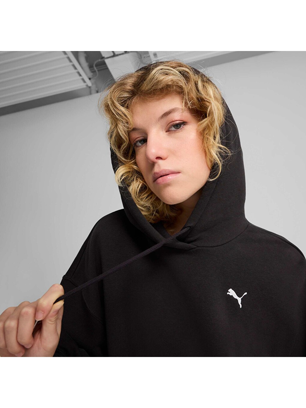 Siyah WARDROBE ESSENTIALS Kadın Geniş Kesim Kısa Kapüşonlu SWEATSHIRT-4