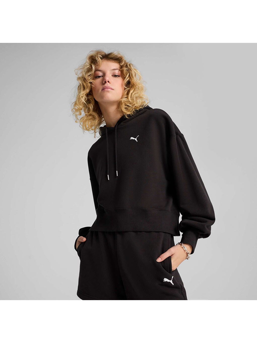 Siyah WARDROBE ESSENTIALS Kadın Geniş Kesim Kısa Kapüşonlu SWEATSHIRT-6