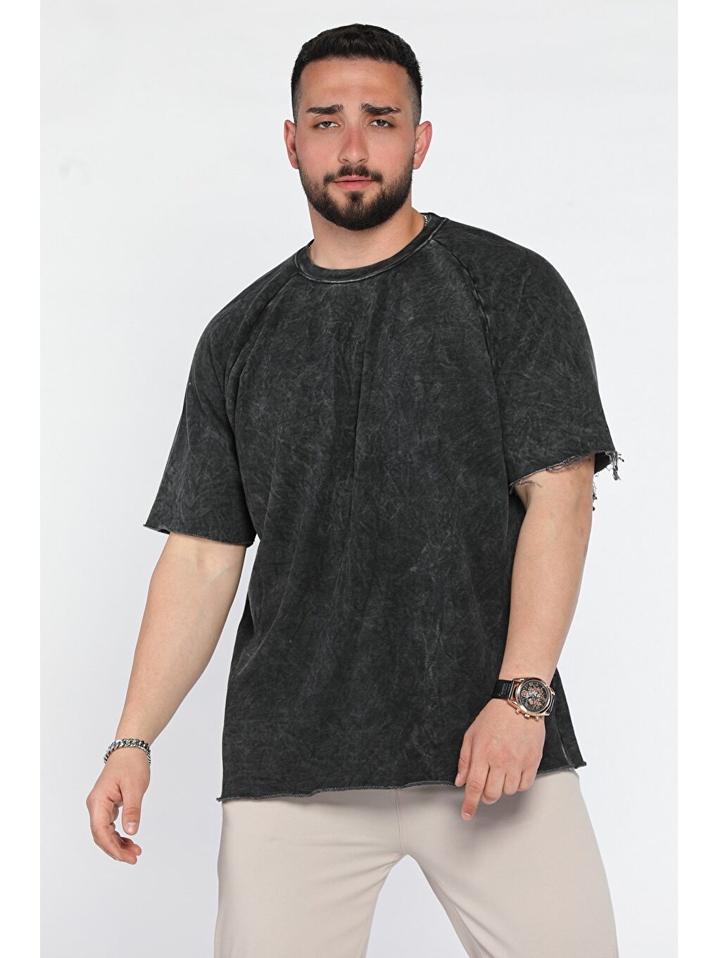 Siyah Erkek Bisiklet Yaka Yıkama Desenli Püsküllü  Tişört