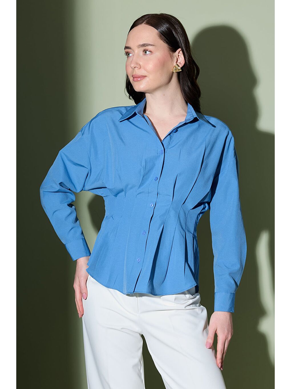 Mavi Pensli Belden Oturtmalı Pileli Gömlek-1