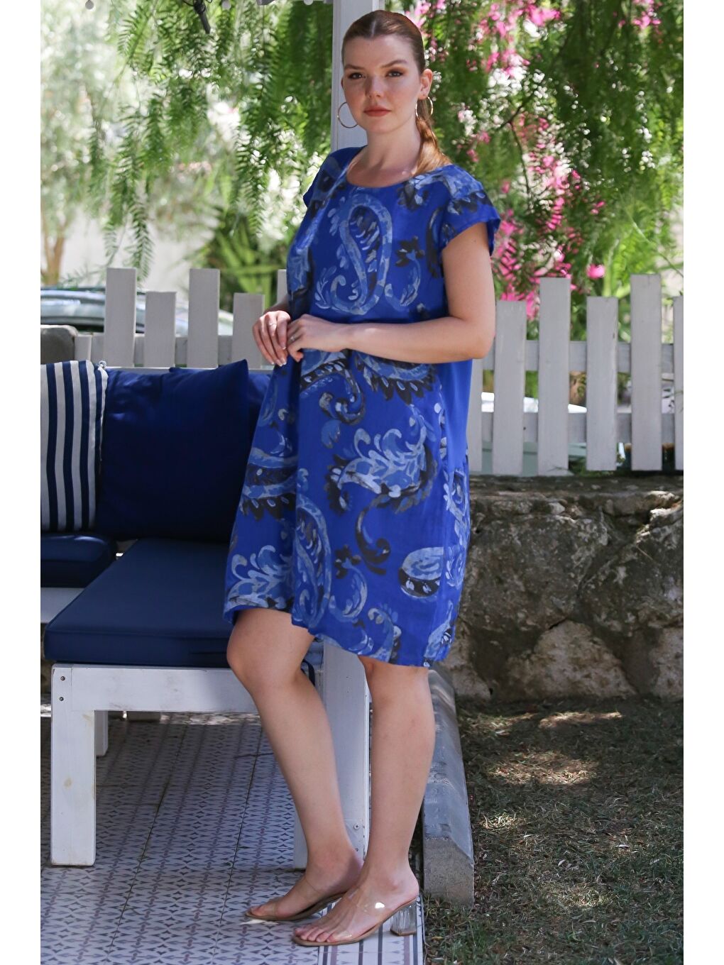 İtalyan Saks Mavisi Kayık Yaka Düşük Kol Şal Desenli Gizli Cepli Casual Keten Dokuma Elbise 100 65-5