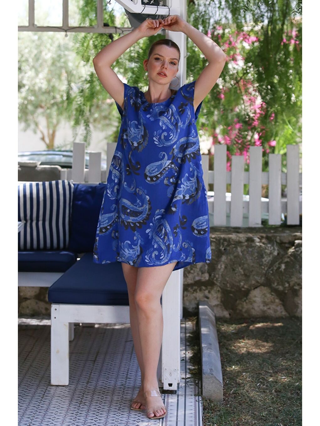 İtalyan Saks Mavisi Kayık Yaka Düşük Kol Şal Desenli Gizli Cepli Casual Keten Dokuma Elbise 100 65-6