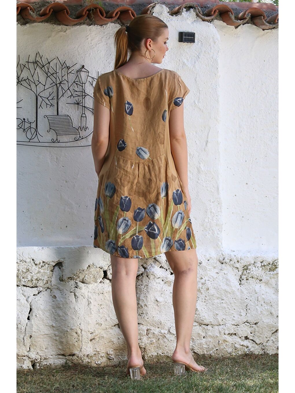 Kahverengi İtalyan Hardal Kayık Yaka Düşük Kol Çiçekli Gizli Cepli Casual Keten Dokuma Elbise 100 65-1