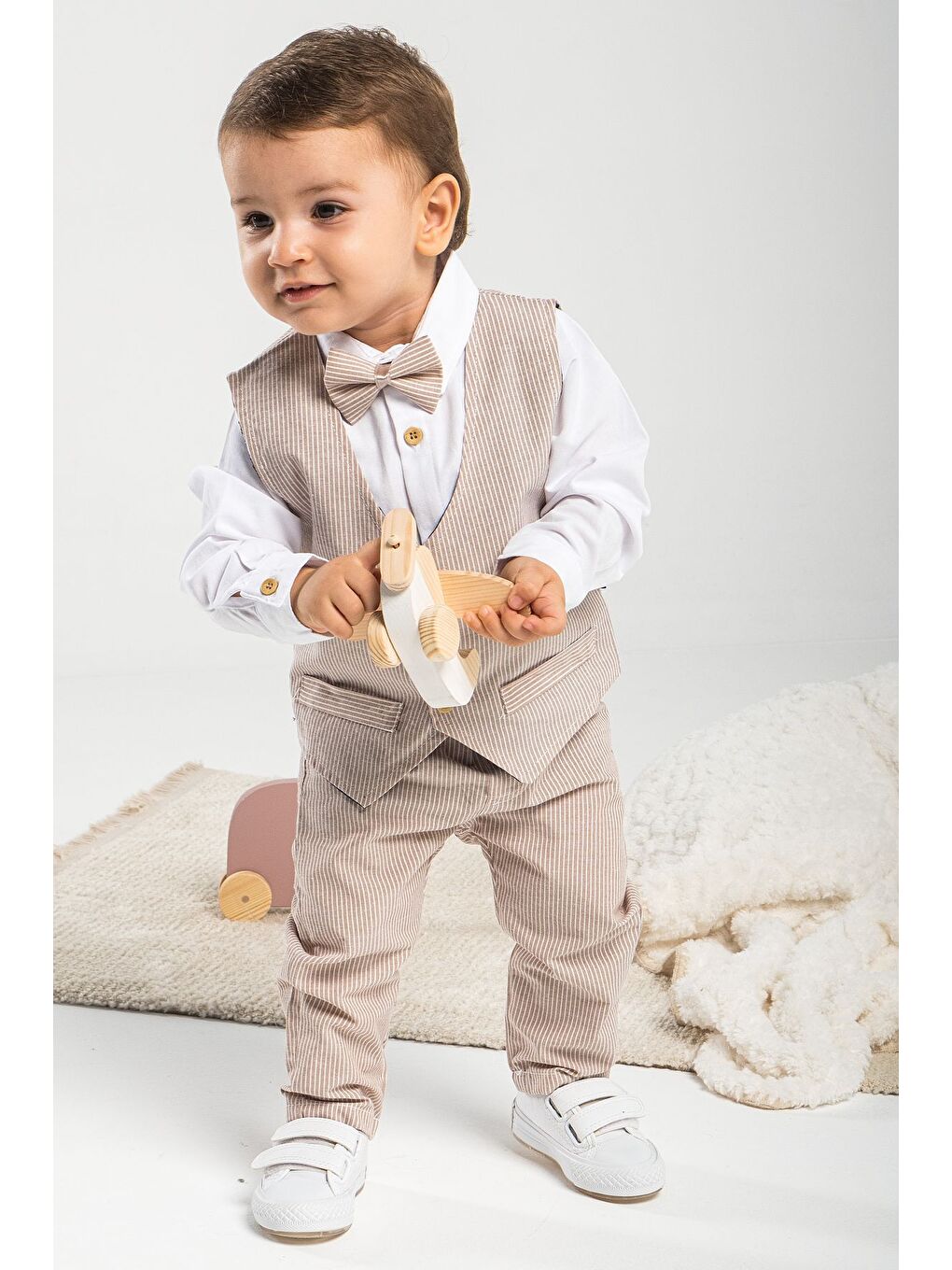 Ekru Erkek Çocuk Takım Elbise Yelekli Gömlekli 4 Parça Özel Takımı