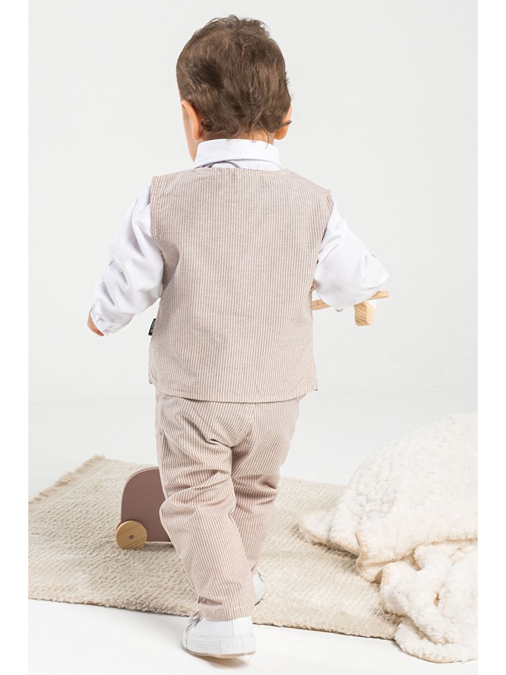 Ekru Erkek Çocuk Takım Elbise Yelekli Gömlekli 4 Parça Özel Takımı-2