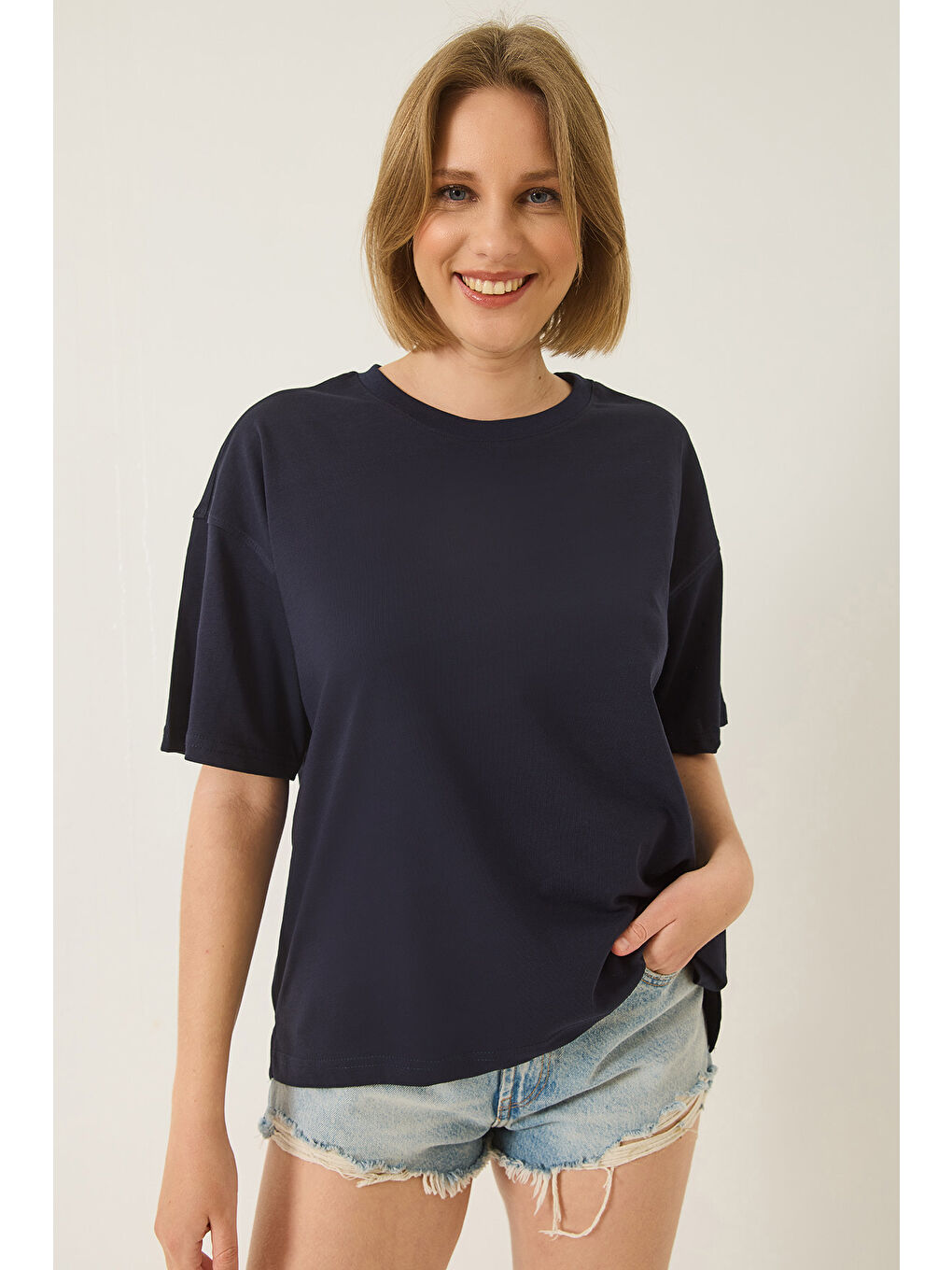 Lacivert Kadın % Organik Pamuk Relaxed Fit Yırtmaçlı Yuvarlak Yakalı T-Shirt-3