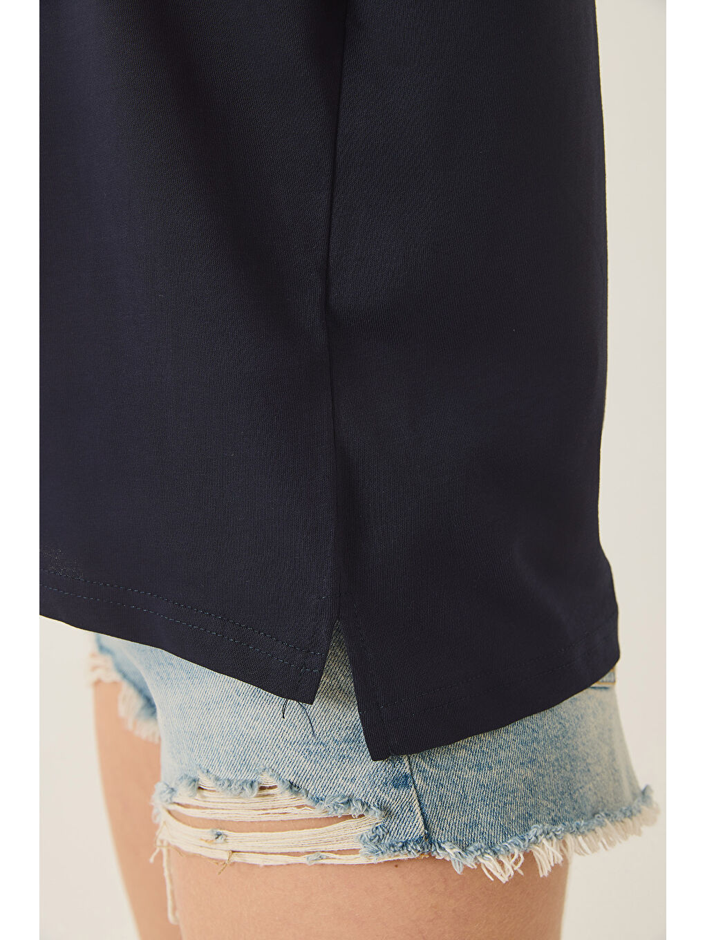 Lacivert Kadın % Organik Pamuk Relaxed Fit Yırtmaçlı Yuvarlak Yakalı T-Shirt-4