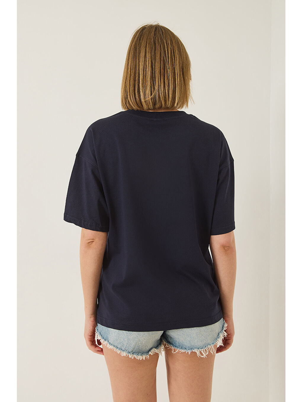 Lacivert Kadın % Organik Pamuk Relaxed Fit Yırtmaçlı Yuvarlak Yakalı T-Shirt-5