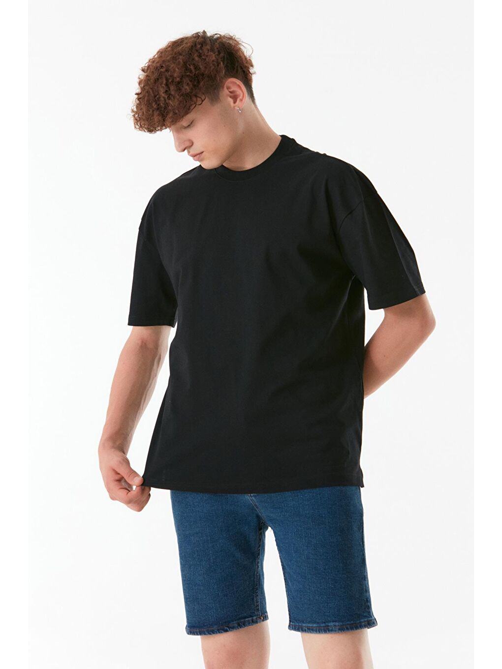 Siyah Basic Bisiklet Yaka %100 Pamuk Tişört-1