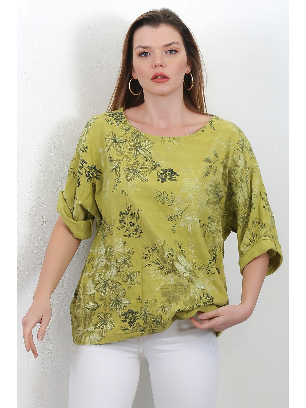 Yeşil İtalyan Limon Küfü Rengi Havuz Yaka 3/4 Kol Çiçekli Casual Keten Karışımlı Oversize Dokuma Bluz-1