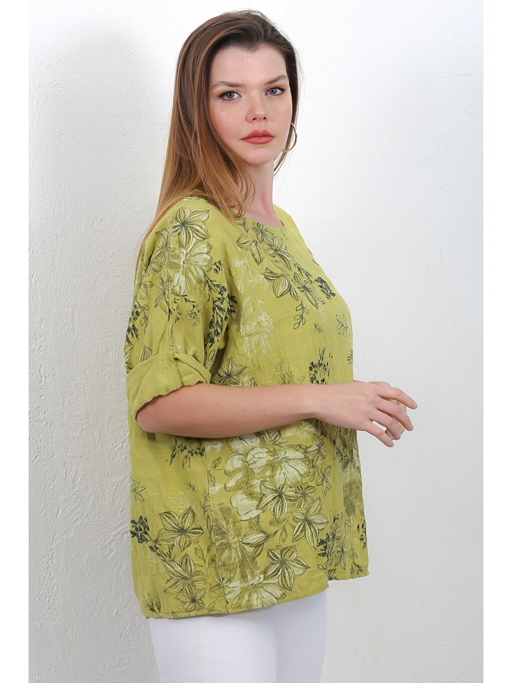 Yeşil İtalyan Limon Küfü Rengi Havuz Yaka 3/4 Kol Çiçekli Casual Keten Karışımlı Oversize Dokuma Bluz-2