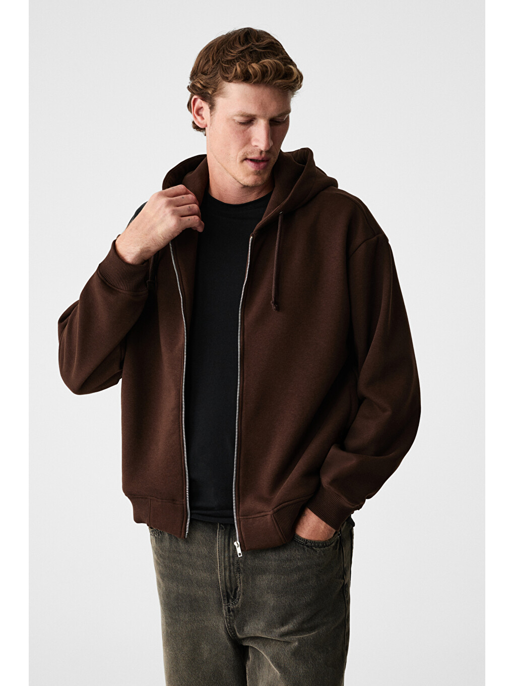Kahverengi Ashby Erkek Kapüşonlu Fermuarlı Cepli Kordonlu Boxy Kalıp Acı Kahve Sweatshirt-4