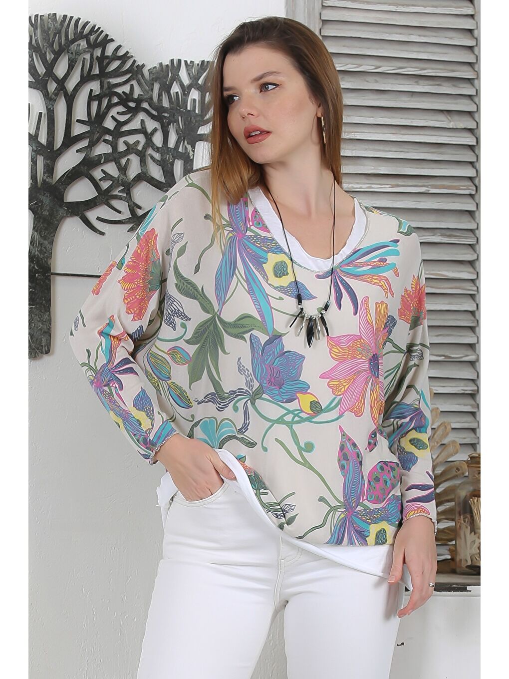 İtalyan Bej V Yaka Uzun Kol Çiçekli İkili Set Kolyeli Casual Triko Bluz