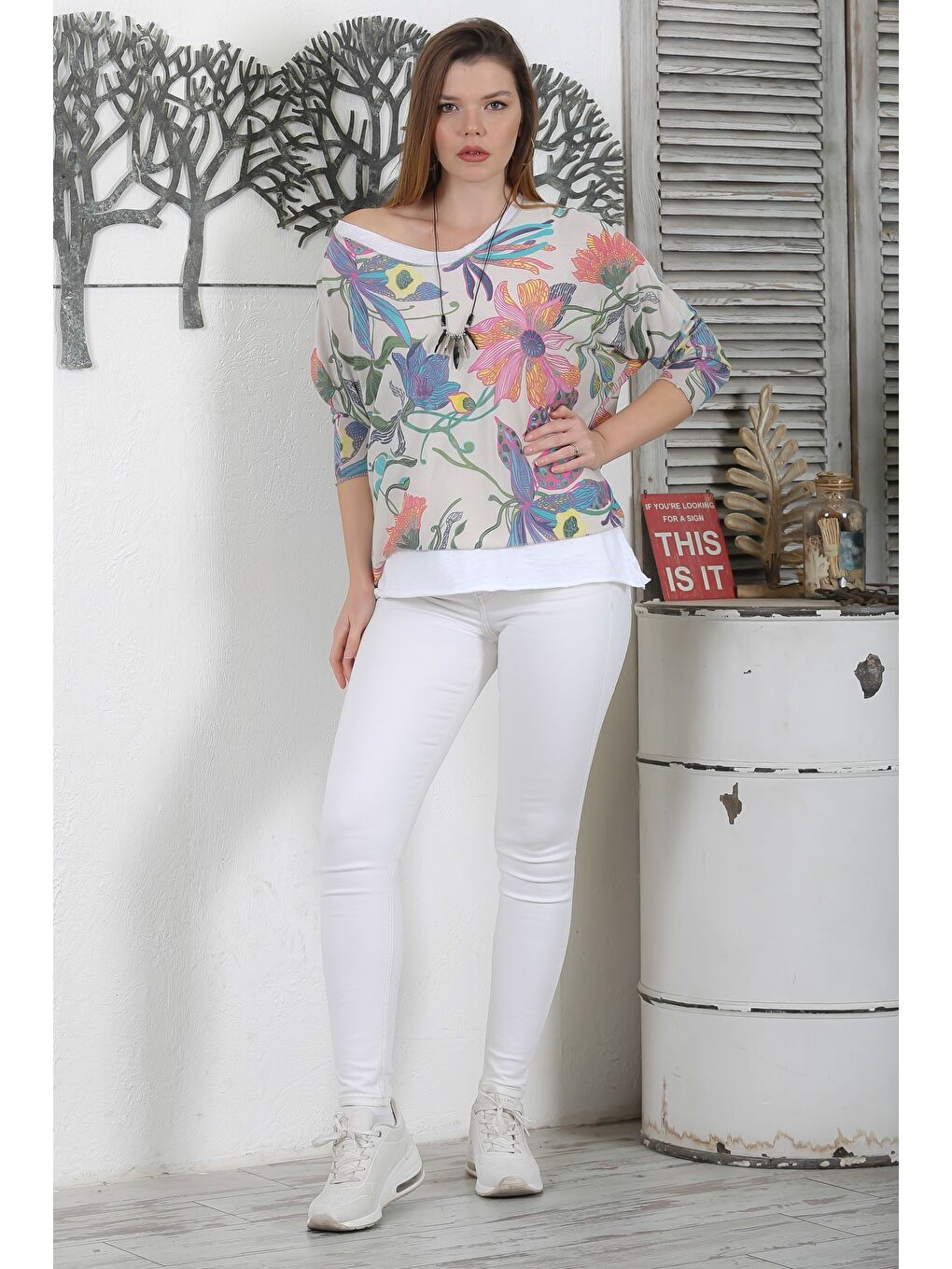 İtalyan Bej V Yaka Uzun Kol Çiçekli İkili Set Kolyeli Casual Triko Bluz-4