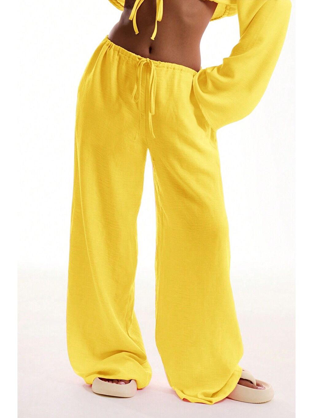 Sarı Keten Aerobin Kumaş Bel Bağlamalı Geniş Paça Pantolon