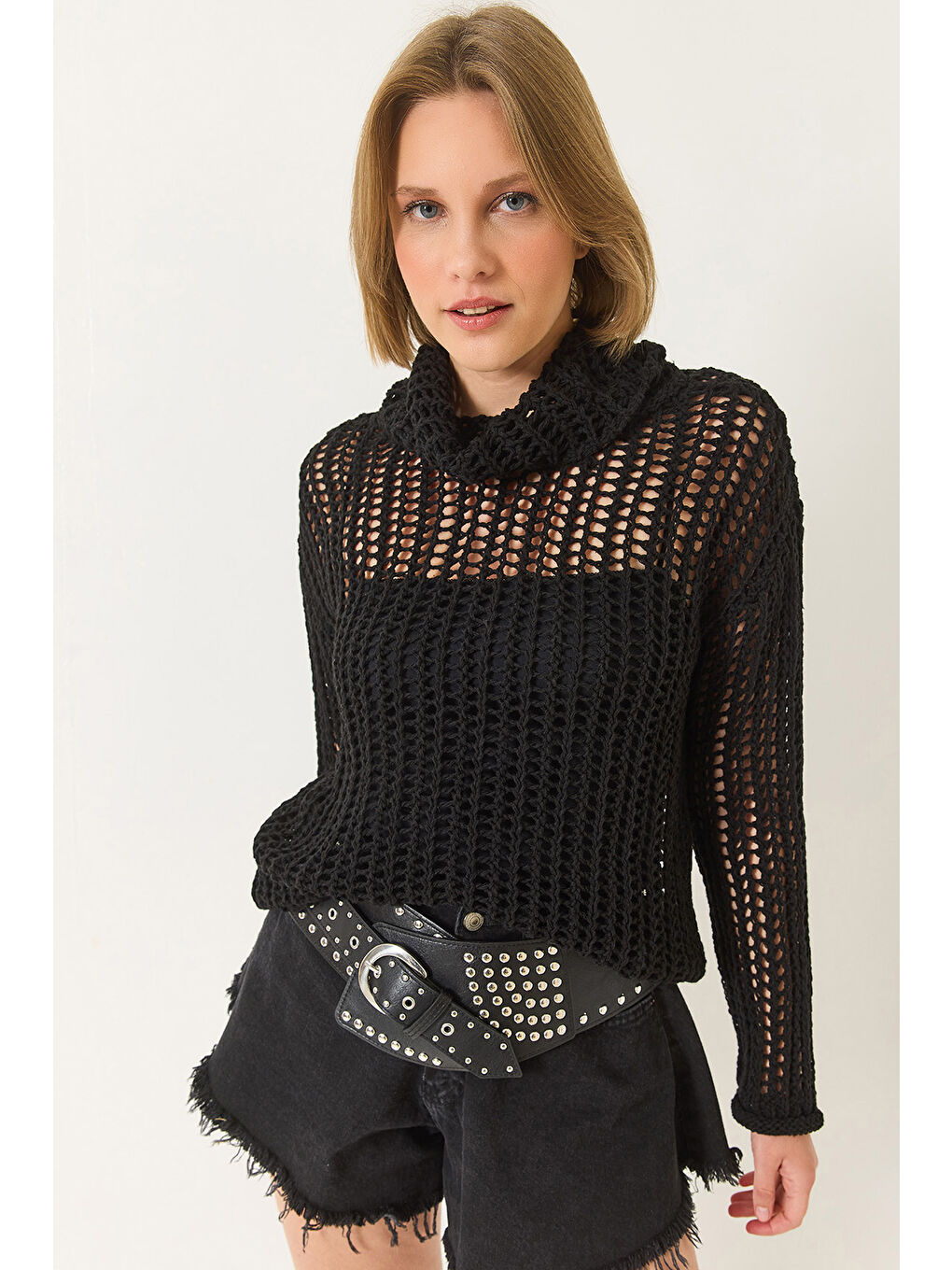 Siyah Kadın Yakalı Oversize Uzun Kollu Ajurlu Bluz