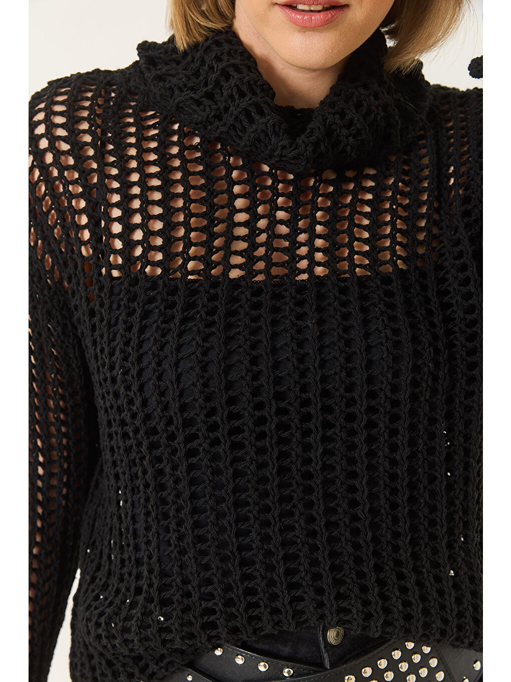 Siyah Kadın Yakalı Oversize Uzun Kollu Ajurlu Bluz-3