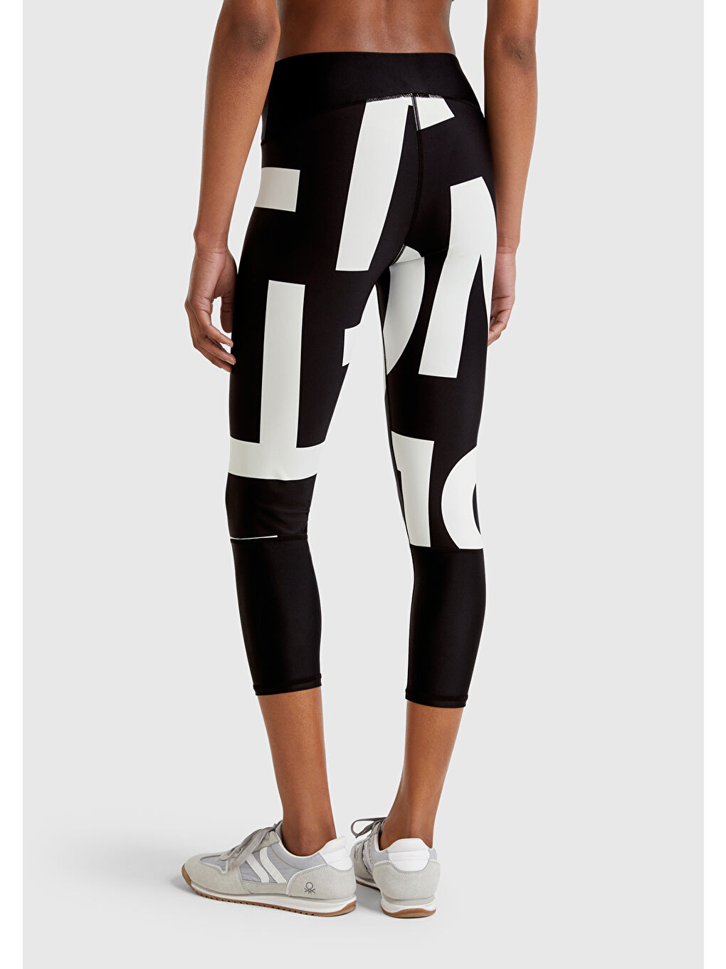 Kadın Siyah Desenli Beli Logo Baskılı Bantlı Tayt-2