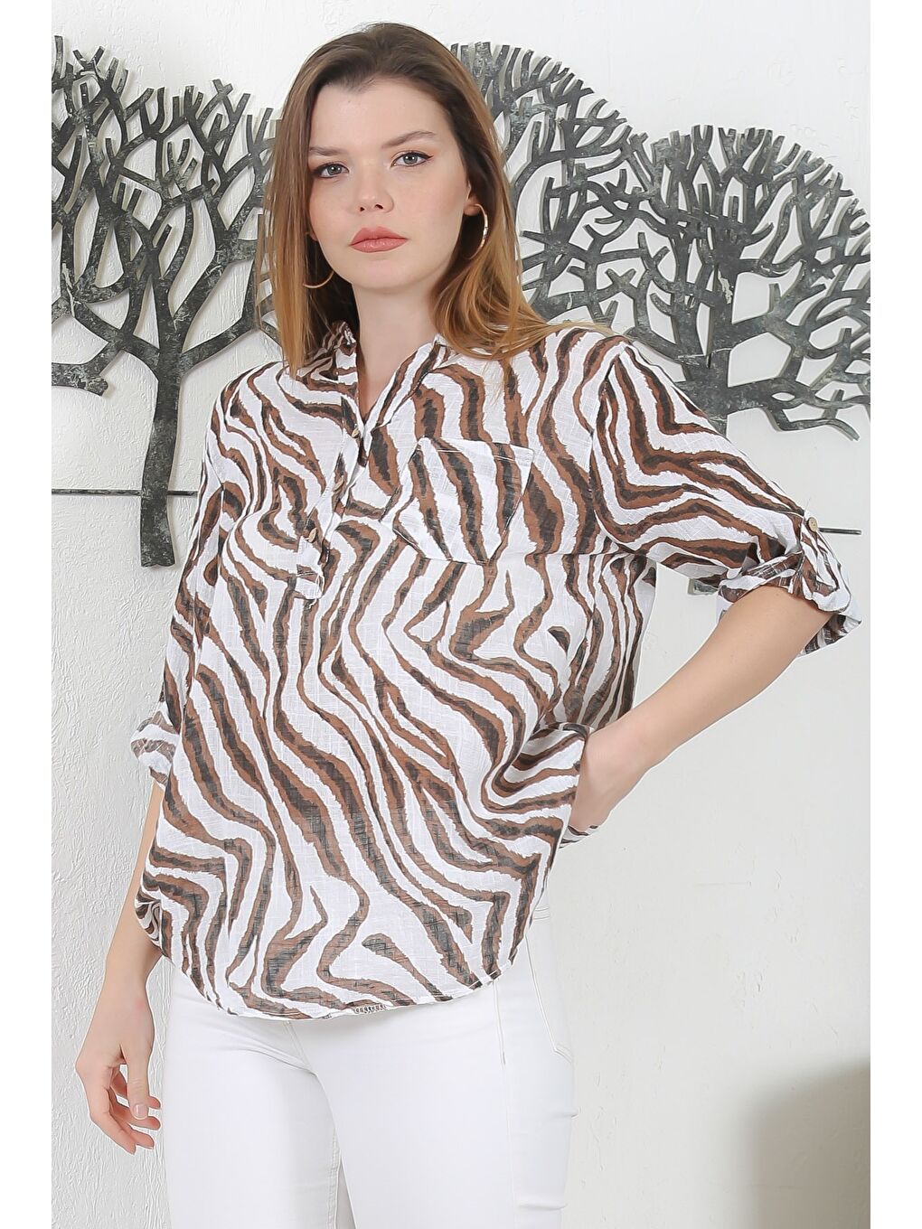 Kahverengi İtalyan Sütlü Kahve Hakim Yaka Düğmeli 3/4 Kol Cepli Casual Keten Karışımlı Dokuma Bluz-1